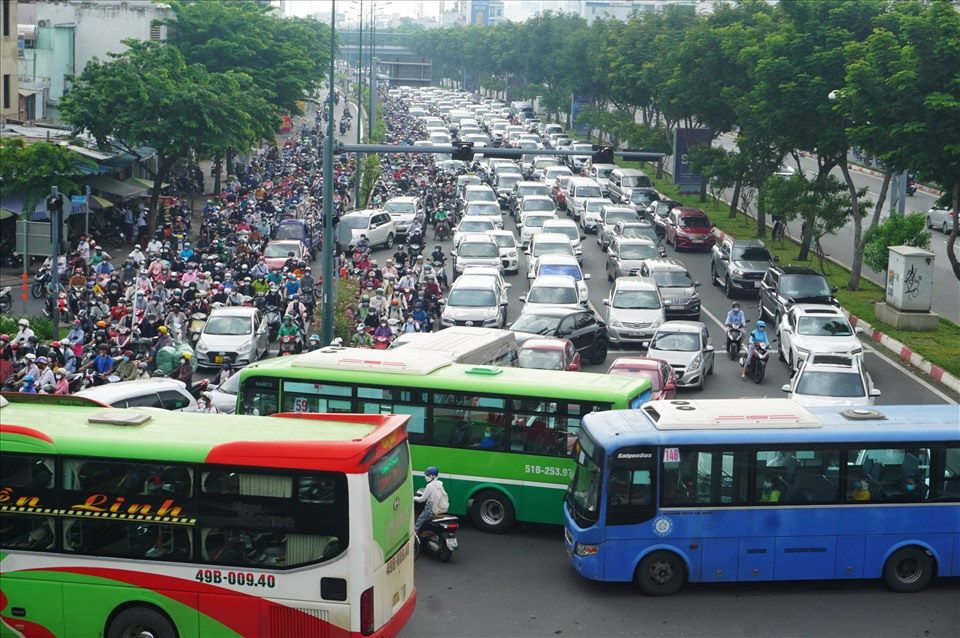 Ciudad Ho Chi Minh se fija el objetivo de resolver la congestion del trafico en el periodo 2025 - 2030. Foto: Minh Quan