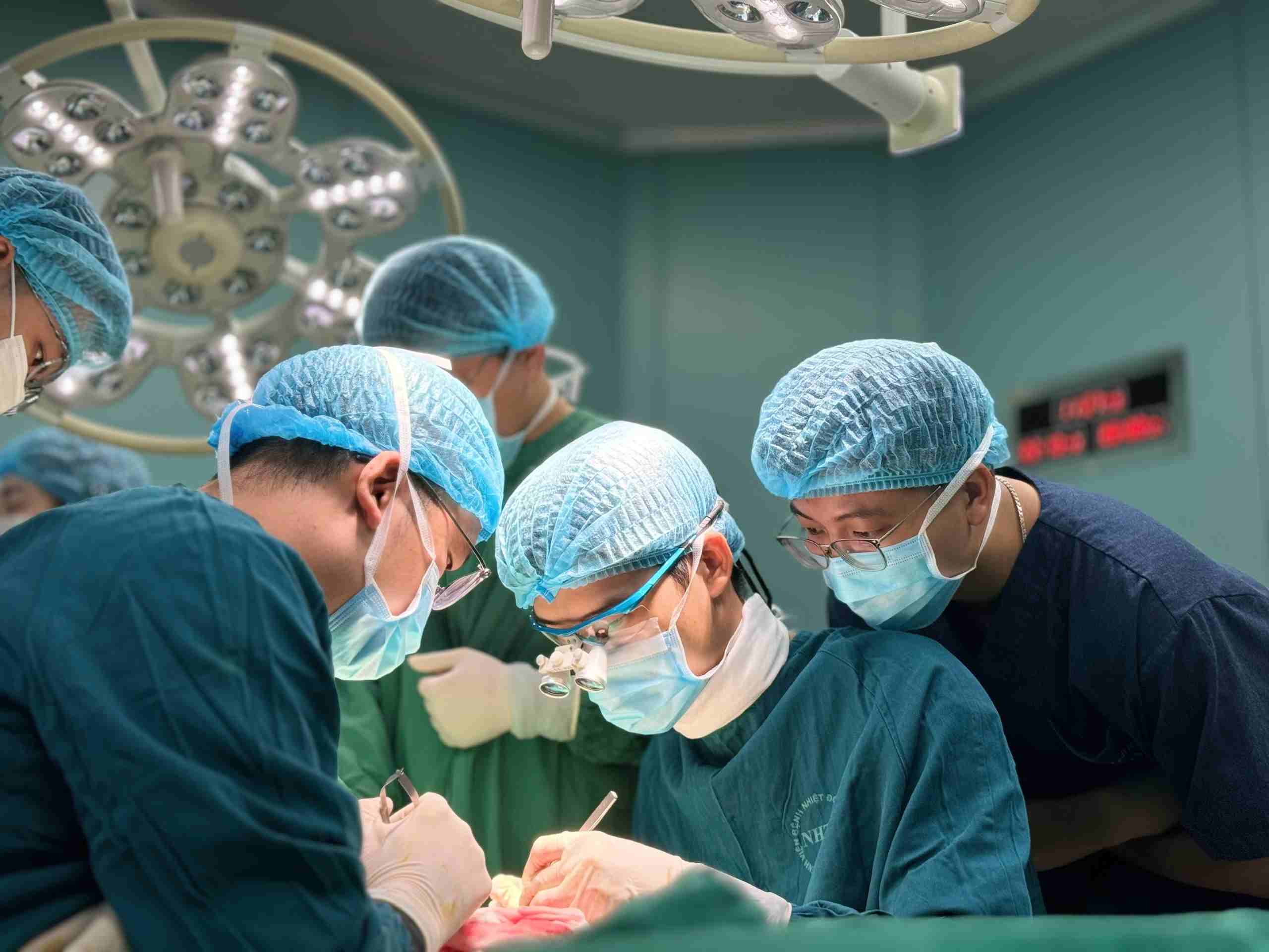 Doctors successfully handled the accident that caused 1/3 of the ear canal to be almost severed. Photo: Thanh Dang