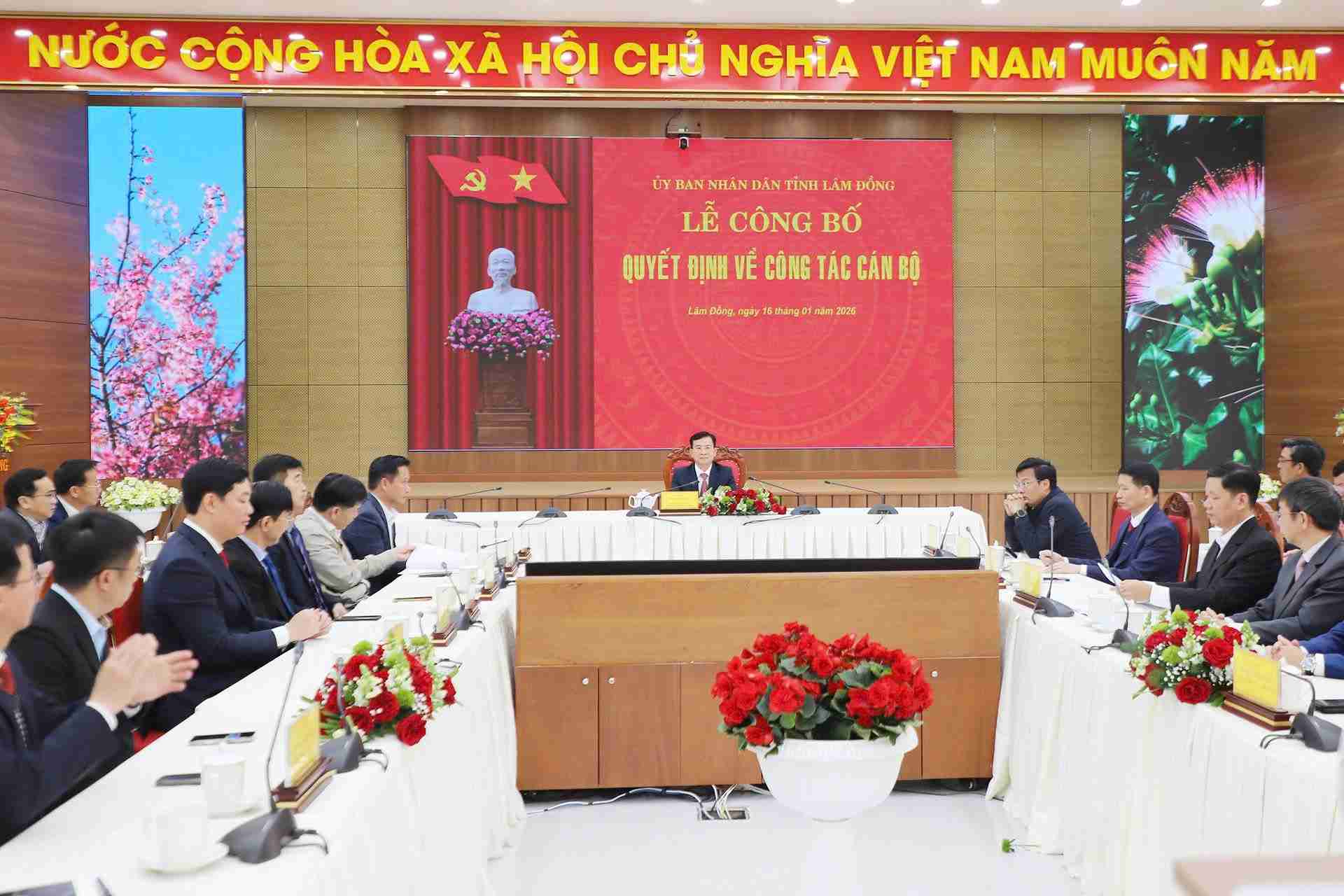 Lam Dong to chuc cong bo quyet dinh dieu dong, bo nhiem nhieu can bo chu chot. Anh: Phuc Khanh 