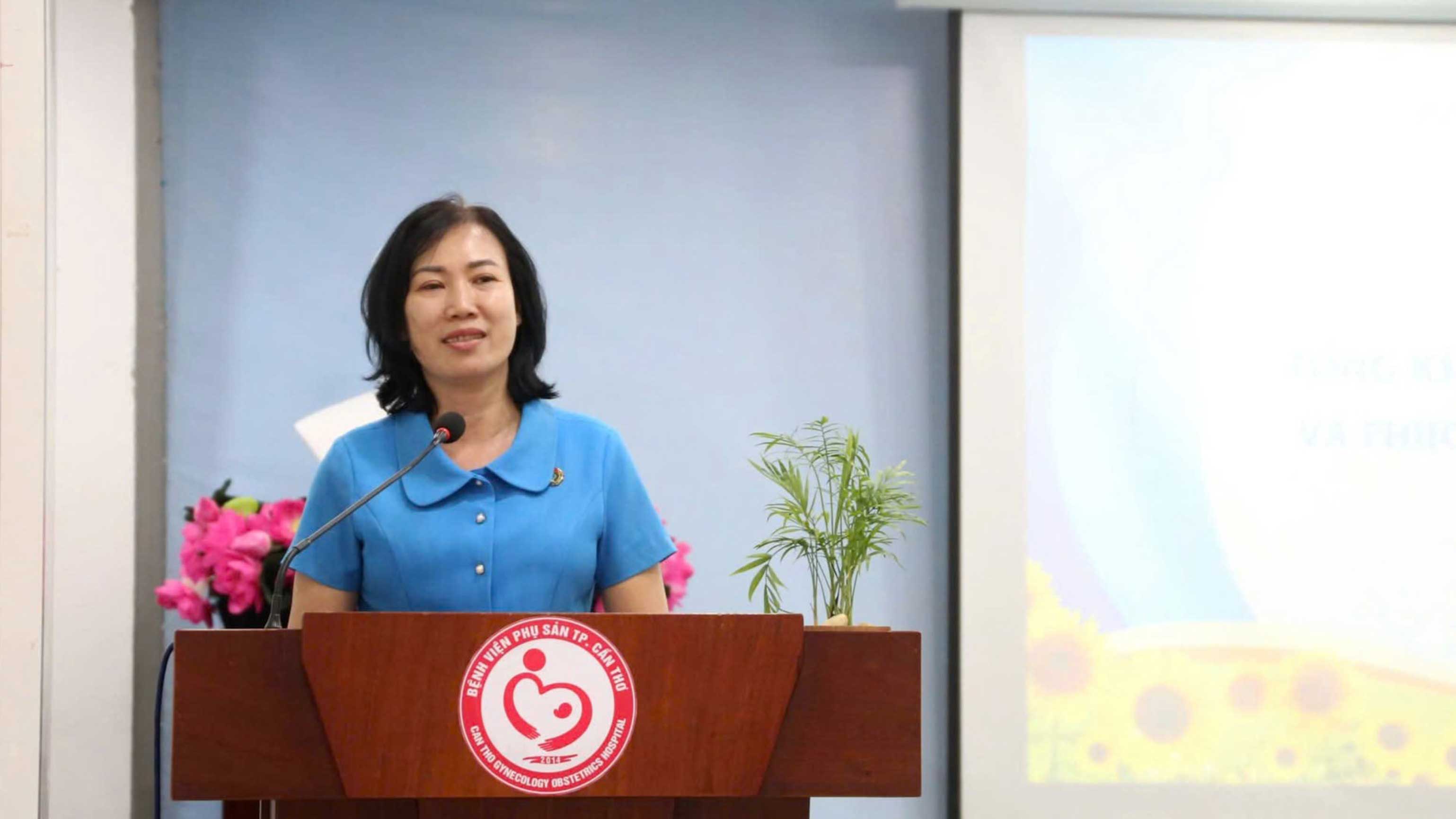 Pho Chu tich LDLD TP Can Tho Tran Ngoc My ghi nhan nhung ket qua cua Cong doan benh vien, noi bat la hoat dong cham lo, ho tro doan vien. Anh: Benh vien Phu san TP Can Tho