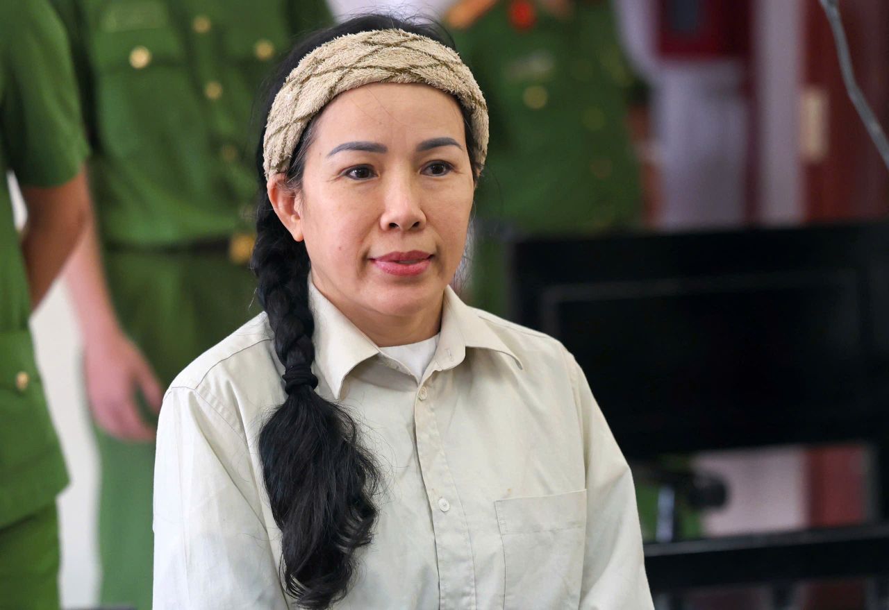 Bị cáo Đinh Thị Lan bị đưa ra xét xử vì hành vi đăng video xúc phạm vợ chồng bà Nguyễn Phương Hằng. Ảnh: Anh Tú