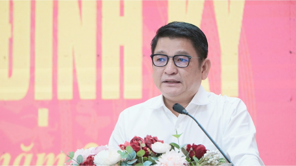 Giam doc So Du lich An Giang Bui Quoc Thai phat bieu tai hoi nghi giao ban. Anh: Nguyen Anh