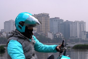 Air pollution, outdoor work worried about long-term health.