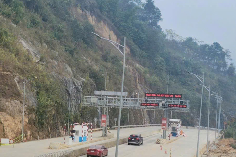 사파 BOT 통행료 징수소 개통 및 통행료 미징수. 사진: 주민 제공