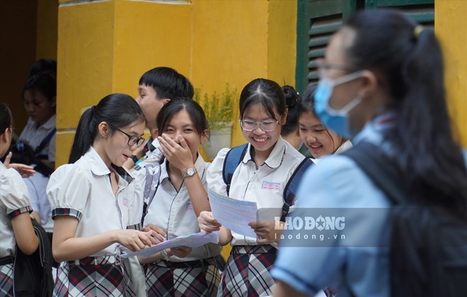 Muchas localidades de todo el pais han anunciado las asignaturas del examen de ingreso al grado 10 de la escuela secundaria superior en 2026. Foto: Chan Phuc