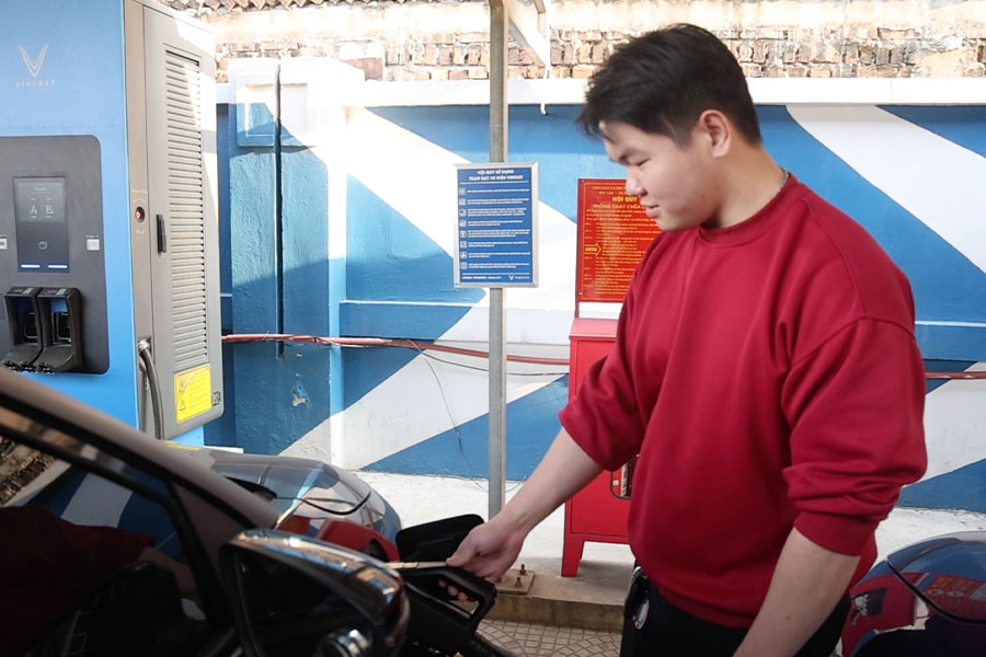 Hanoi supplements regulations on license plates for green vehicles: Need to be accompanied by practical policies