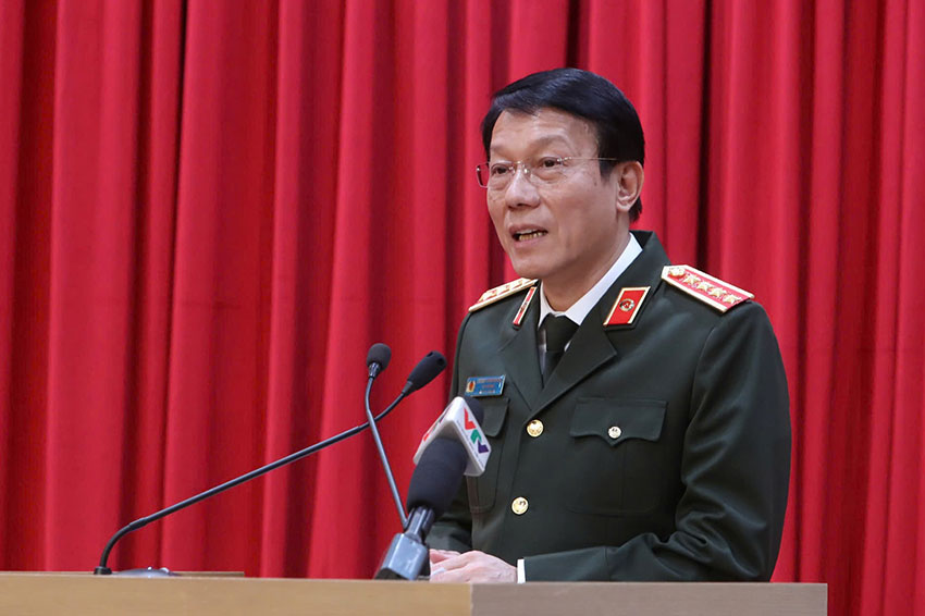 General Luong Tam Quang - Minister of Public Security - talks about digital transformation and Project 06 at the conference. Photo: Quang Viet