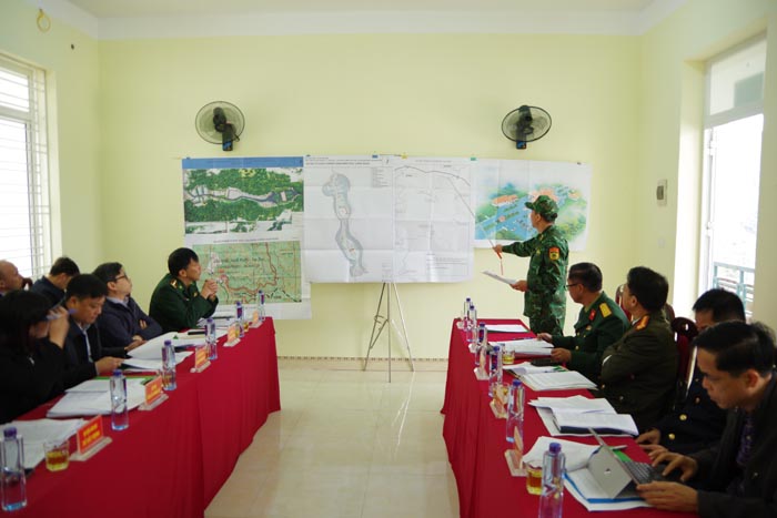 Thuyet trinh phuong an xac dinh pham vi khu vuc cua khau quoc te Huoi Puoc. Anh: Anh Dung