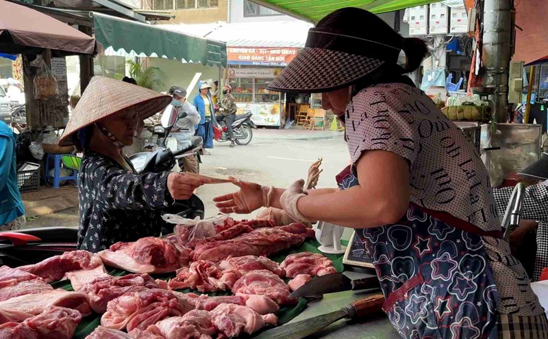 Strengthen veterinary forces to tighten food safety near Tet