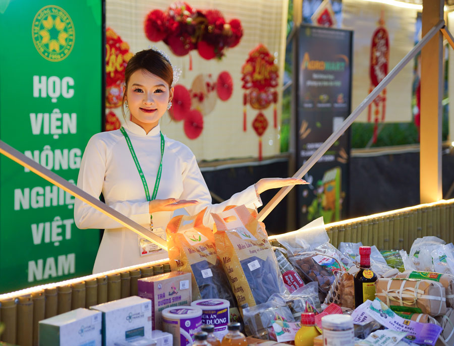 Spreading Vietnamese Tet from the student fair of the Vietnam National University of Agriculture