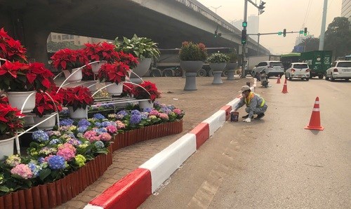 Hanoi renovates traffic infrastructure, ensuring urban safety and aesthetics. Photo: Duc Bao