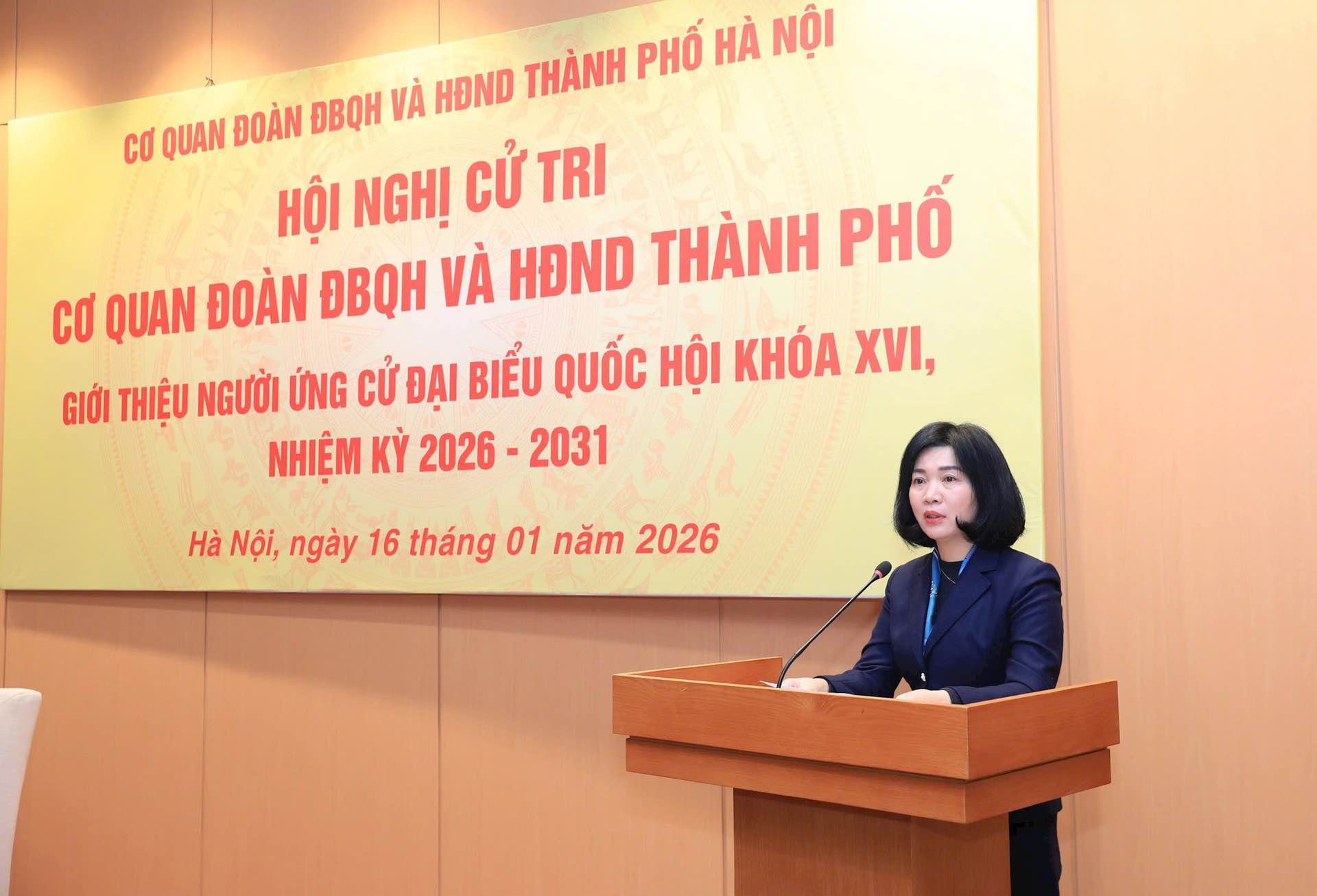 Ms. Phung Thi Hong Ha is introduced to run for National Assembly deputy. Photo: LH