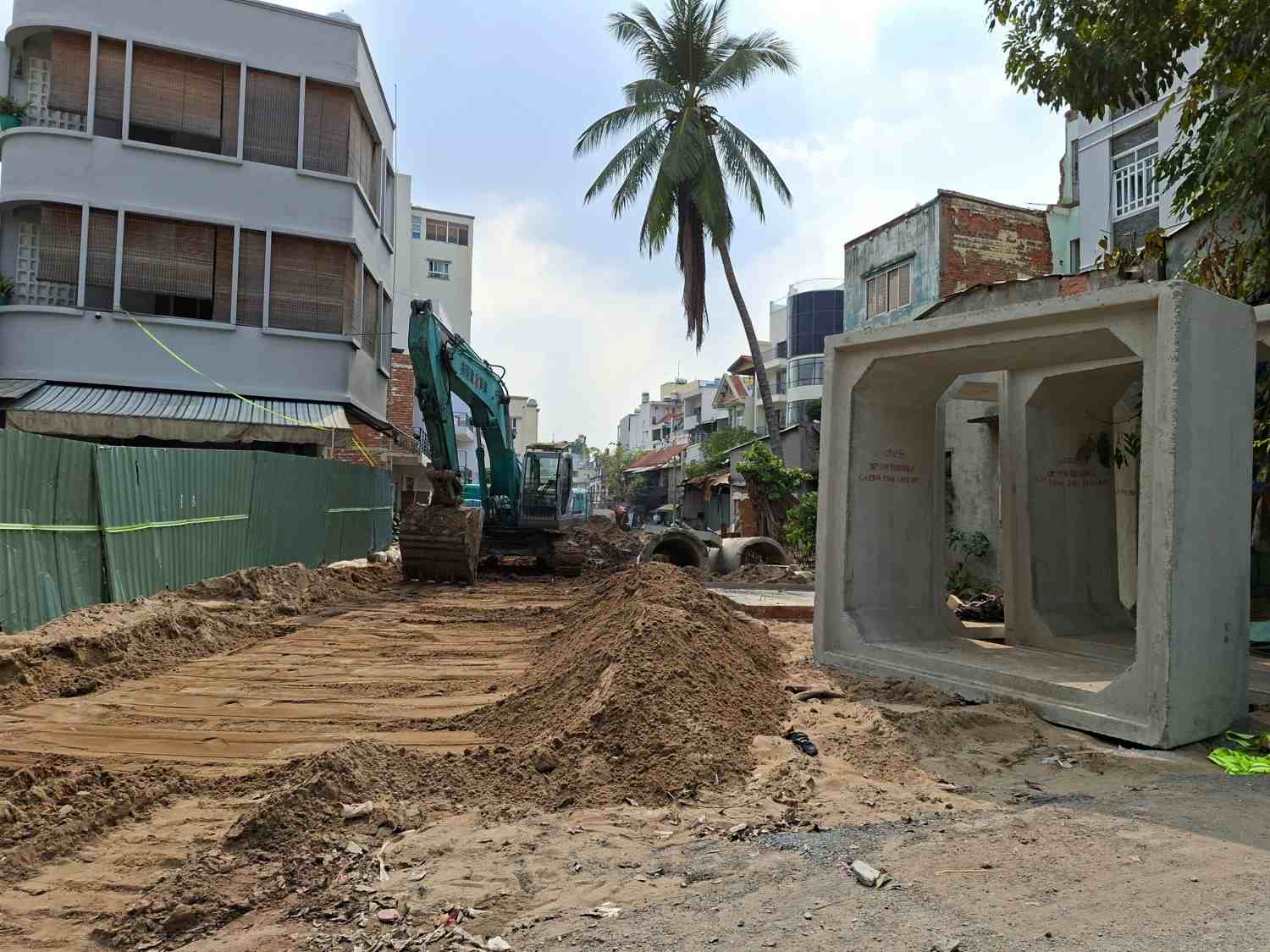 Doan gan duong Giai Phong dang thi cong.  Anh: Minh Quan