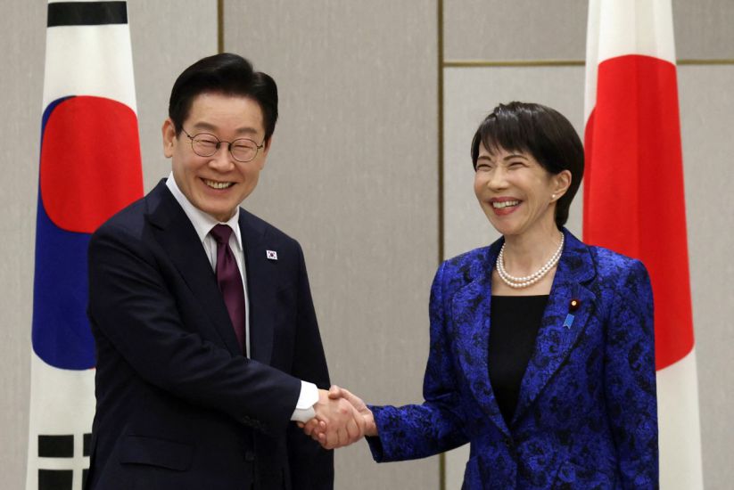 Japanese Prime Minister Sanae Takaichi (right) shakes hands with South Korean President Lee Jae Myung before talks in Nara, Japan, January 13, 2026. Photo: AFP