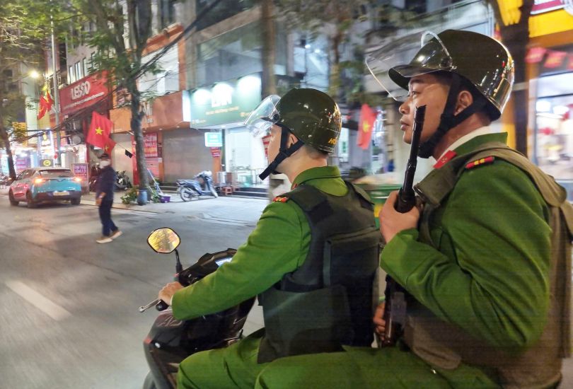 Lang Ward Police patrol armed overnight. Photo: Minh Phuong