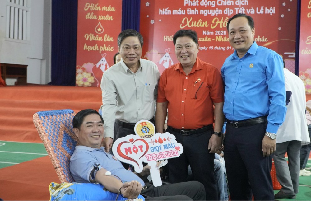 The Trade Union also calls on union members and workers to promote the spirit of mutual affection and actively register to participate in blood donation. Photo: Nguyen Anh