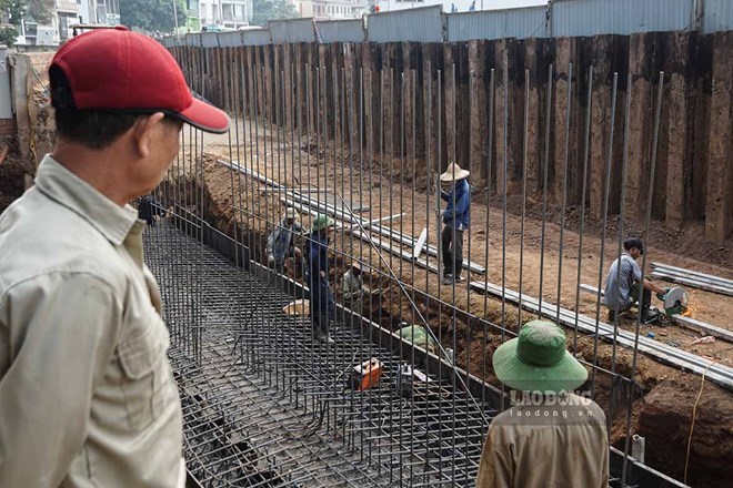 Many regulations on construction practice certificates are of interest to people. Photo: Phan Anh