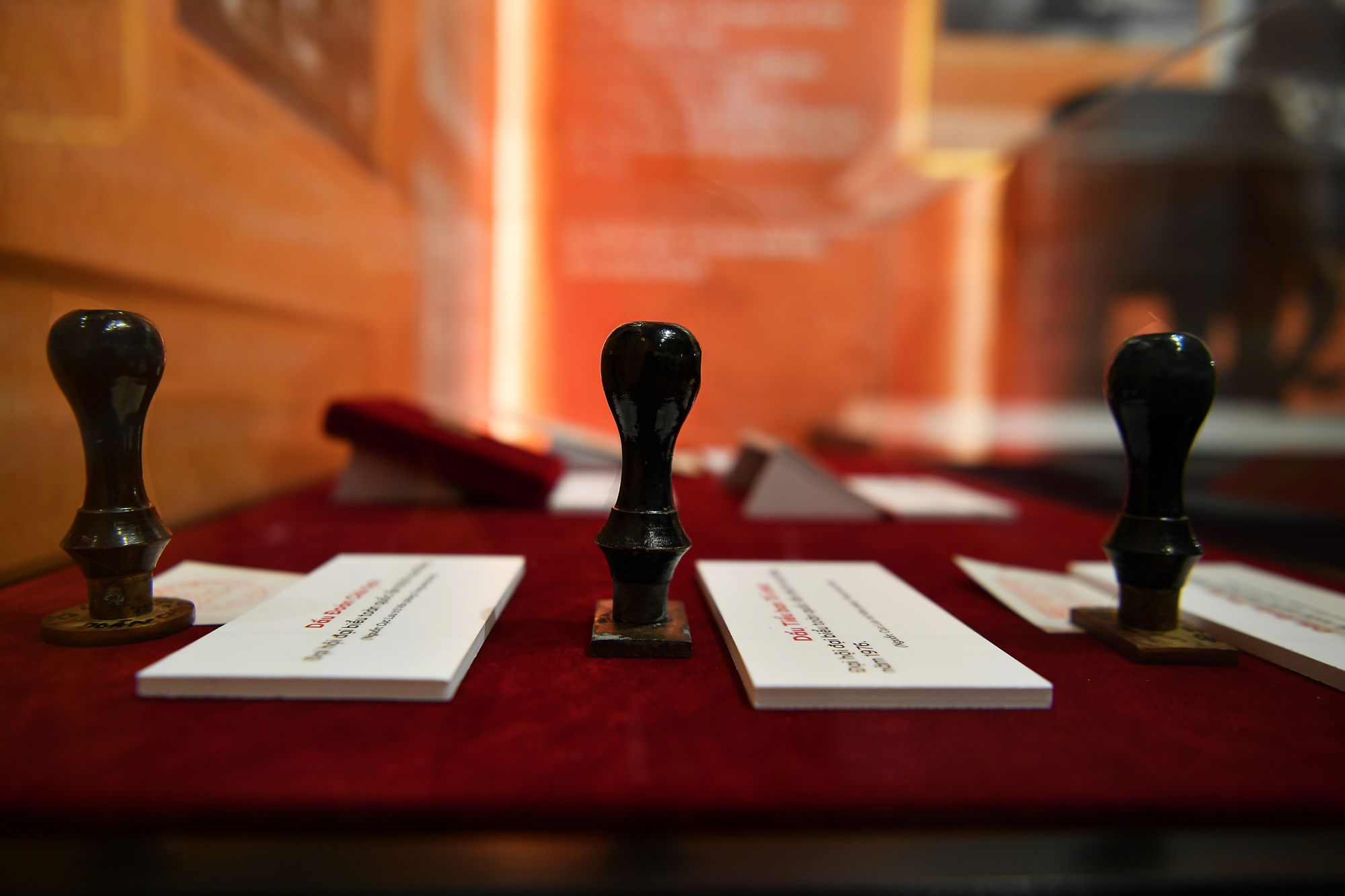 Cac con dau cua Doan chu tich, Tieu ban To chuc va Doan Thu ky cua Dai hoi dai bieu toan quoc lan thu IV cua Dang, nam 1976. Anh: Viet Van 