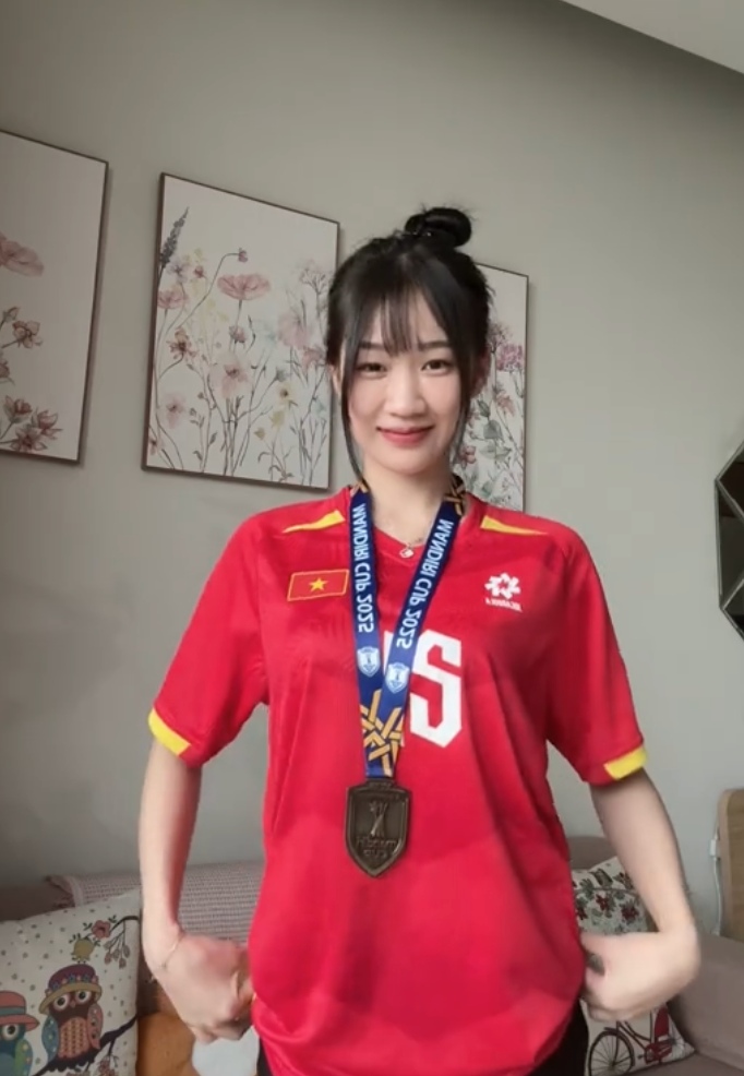 Nhan sac cua Lan An - ban gai hau ve U23 Viet Nam. Anh: Cat tu video
