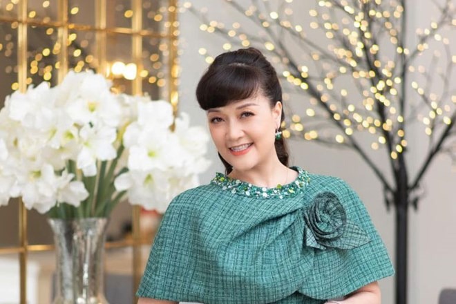 O tuoi 50, nghe si Van Dung hien co cuoc song binh yen, tron ven ben gia dinh. Anh Nghe si cung cap