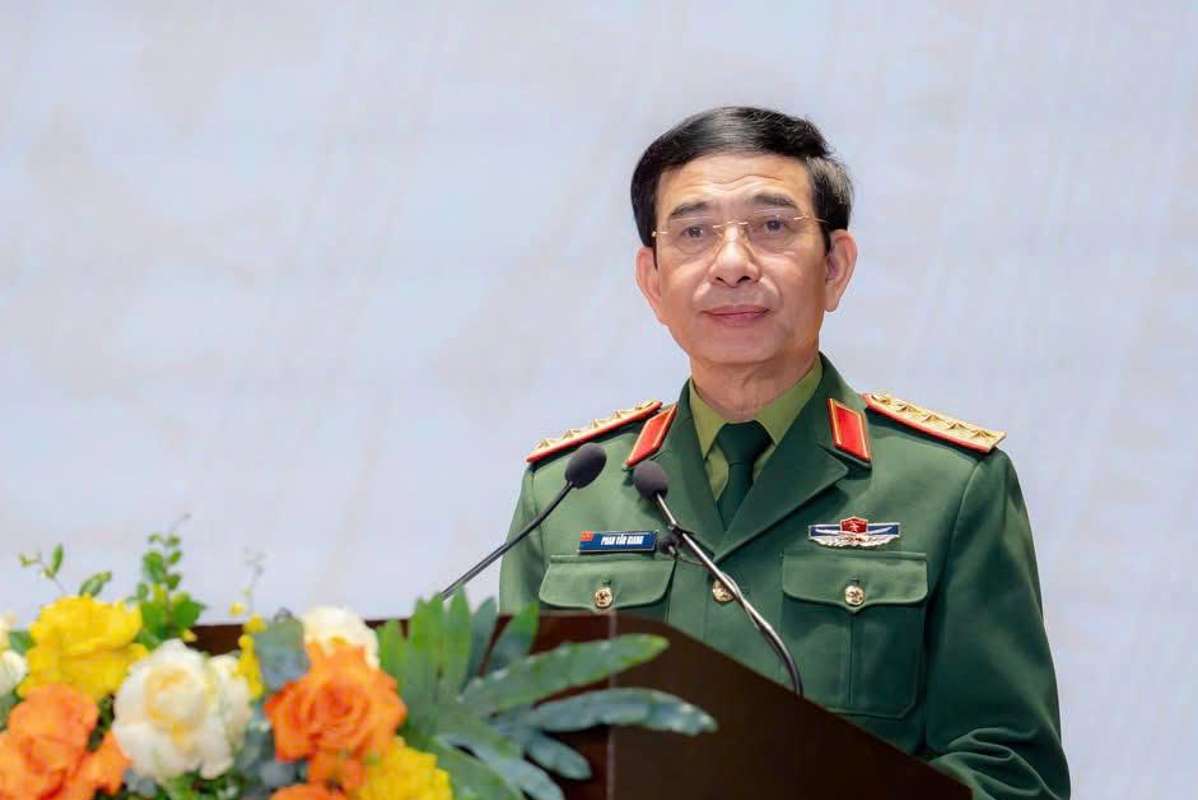 Dai tuong Phan Van Giang – Uy vien Bo Chinh tri, Pho Bi thu Quan uy Trung uong, Bo truong Bo Quoc phong phat bieu chi dao Hoi nghi. Anh: MB