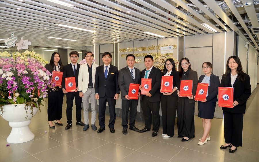 Many associate professors and doctors were assigned to the International Finance Center in Ho Chi Minh City. Photo: UFM