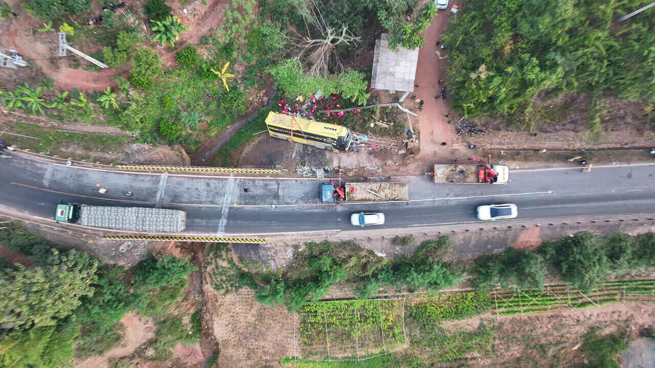 Toan canh hien truong vu tai nan tai km 225+150 Quoc lo 6, thuoc ban Lac Ken, xa Chieng Hac. Anh: Anh Hao