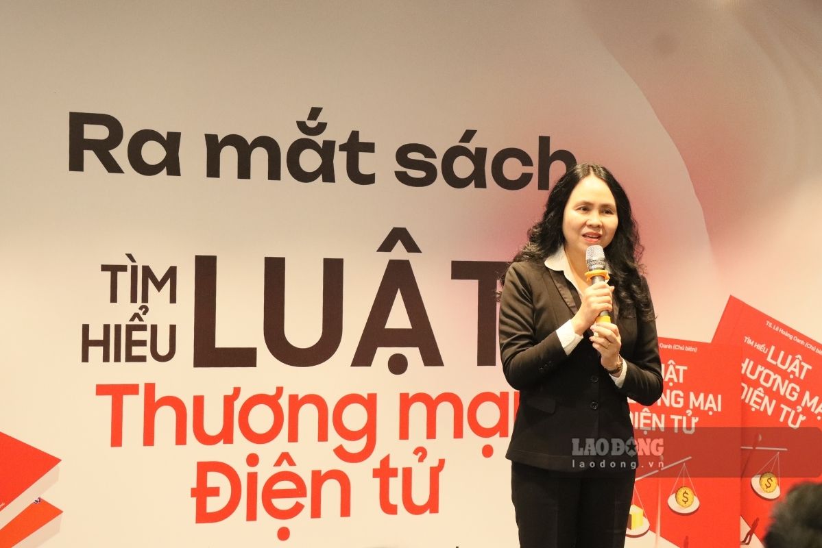 The Law on E-commerce needs to be decoded promptly for businesses. Photo: Thanh Binh