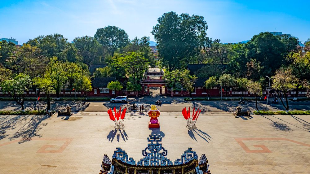 Dien mao Hue hom nay vua tram mac, giau ban sac, vua nang dong, the hien quyet tam phat trien trong giai doan moi, truoc them Dai hoi XIV cua Dang. 