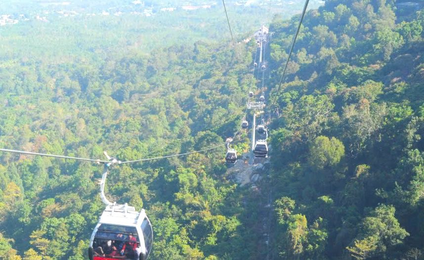 Cable car on Chua Chan mountain, Xuan Loc commune, Dong Nai province. Photo: HAC
