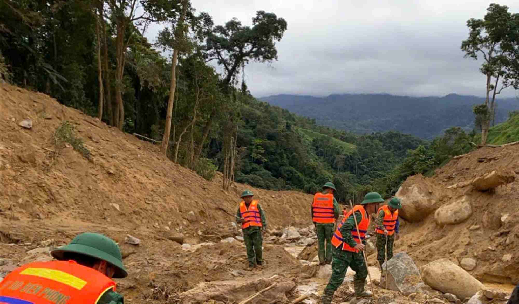 Rain and floods at the end of December 2025 have caused serious landslides in many places in Hung Son border commune, Tay Giang, A Vuong, Da Nang City. Photo: B'riu Quan