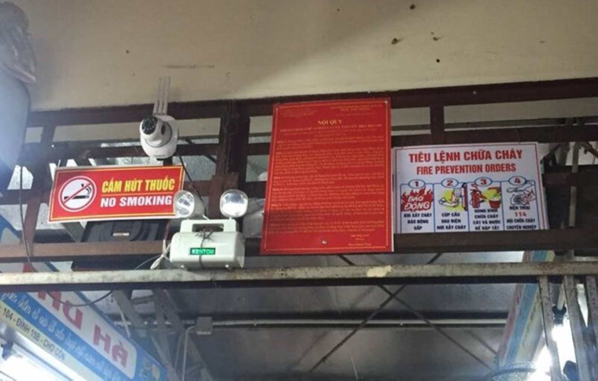 Markets in Da Nang tighten fire prevention and fighting safety. Photo: Nguyen Linh