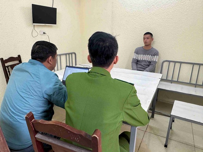 Hung Yen Police prosecute defendant Kieu Ngoc Anh for murder and robbery. Photo: Anh Cuong