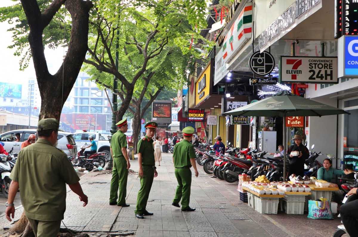 ホーチミン市中心部の歩道は、都市秩序回復作戦の後、変化しました。