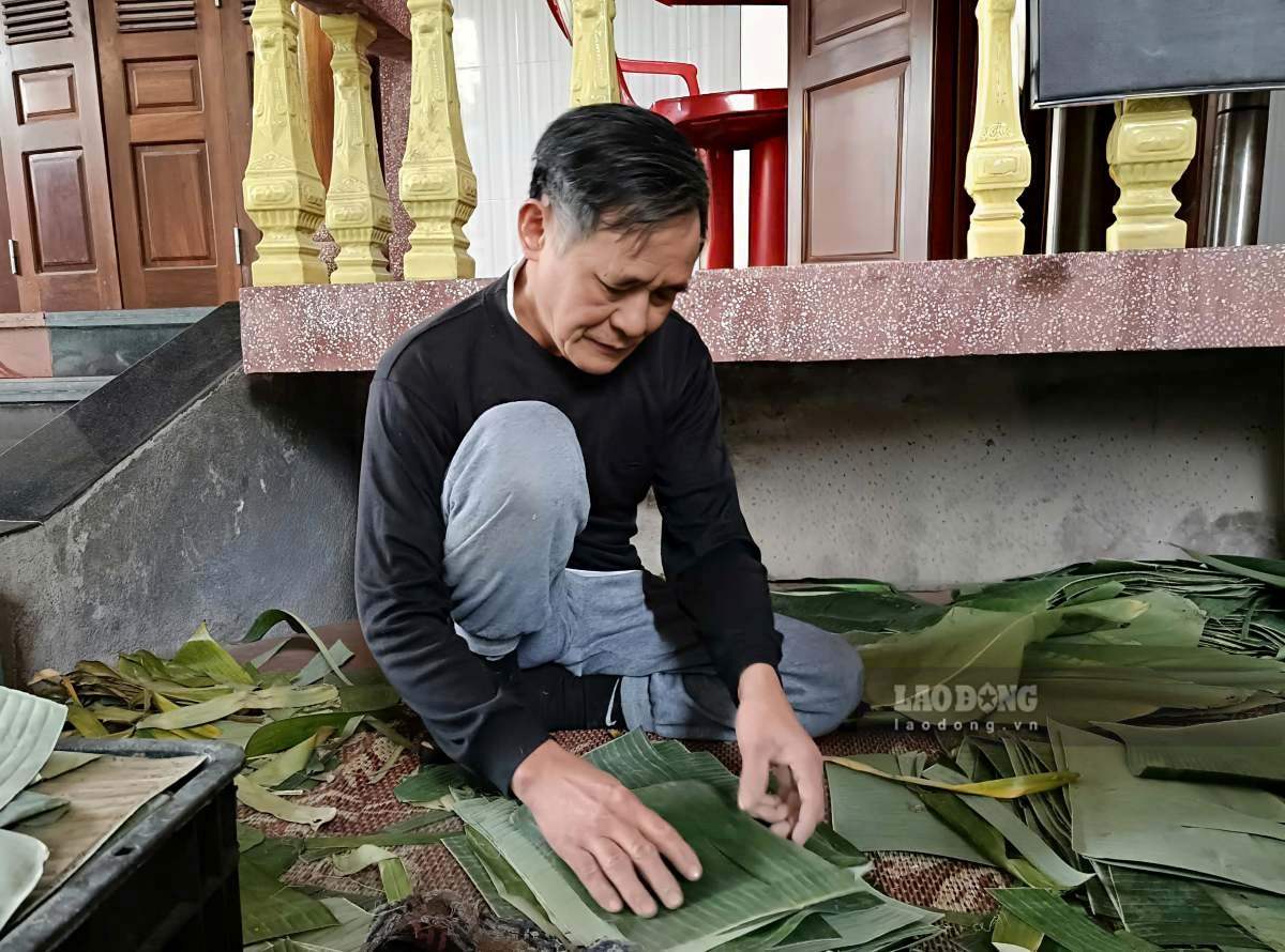 Ong Nguyen Tat Them cung la mot trong ho con giu nghe truyen thong cua lang Thuy Duong. Ảnh: Mai Dung