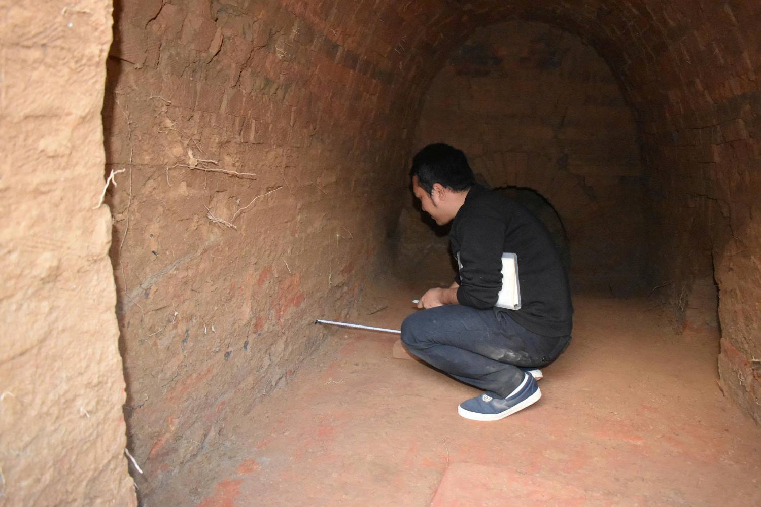 Ket qua cho thay, day la khu mo gach phan bo tren mot go dat cao, co dien tich khoang 150m2, quy mo lon hon nhieu so voi cac mo gach da phat hien truoc do tai Quang Ninh va tren ca nuoc. Anh: Bao tang Quang Ninh