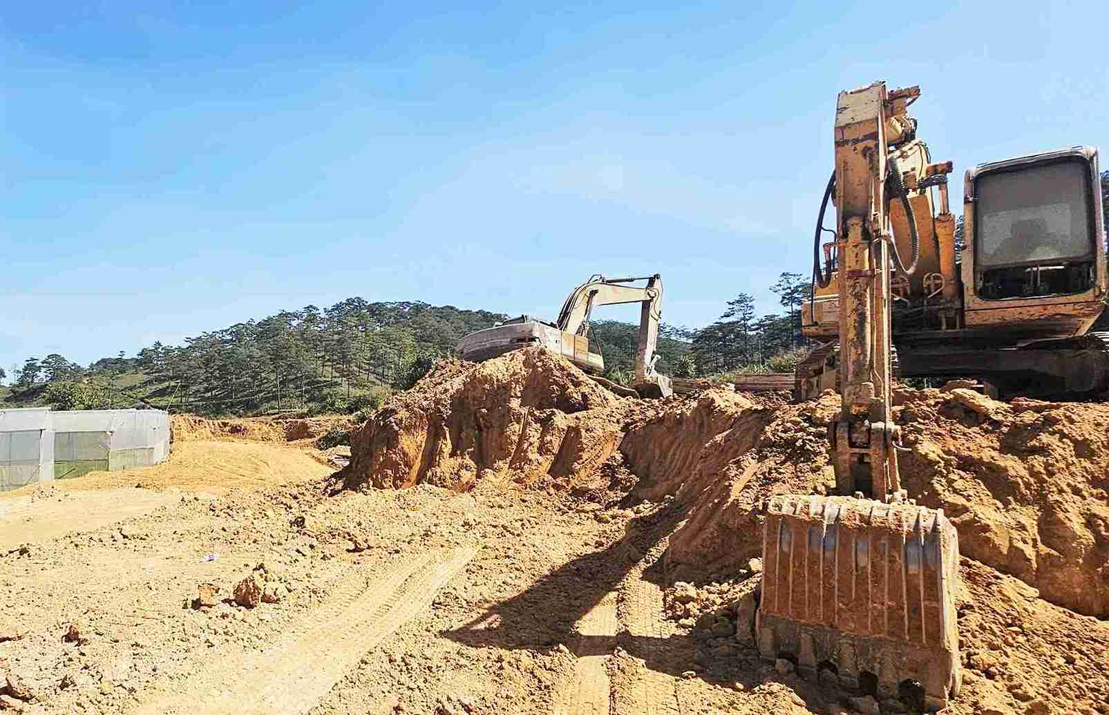 Mat bang bi vuong mac la nguyen nhan chinh khien tuyen duong cham tien do keo dai. Anh: Phuc Khanh 