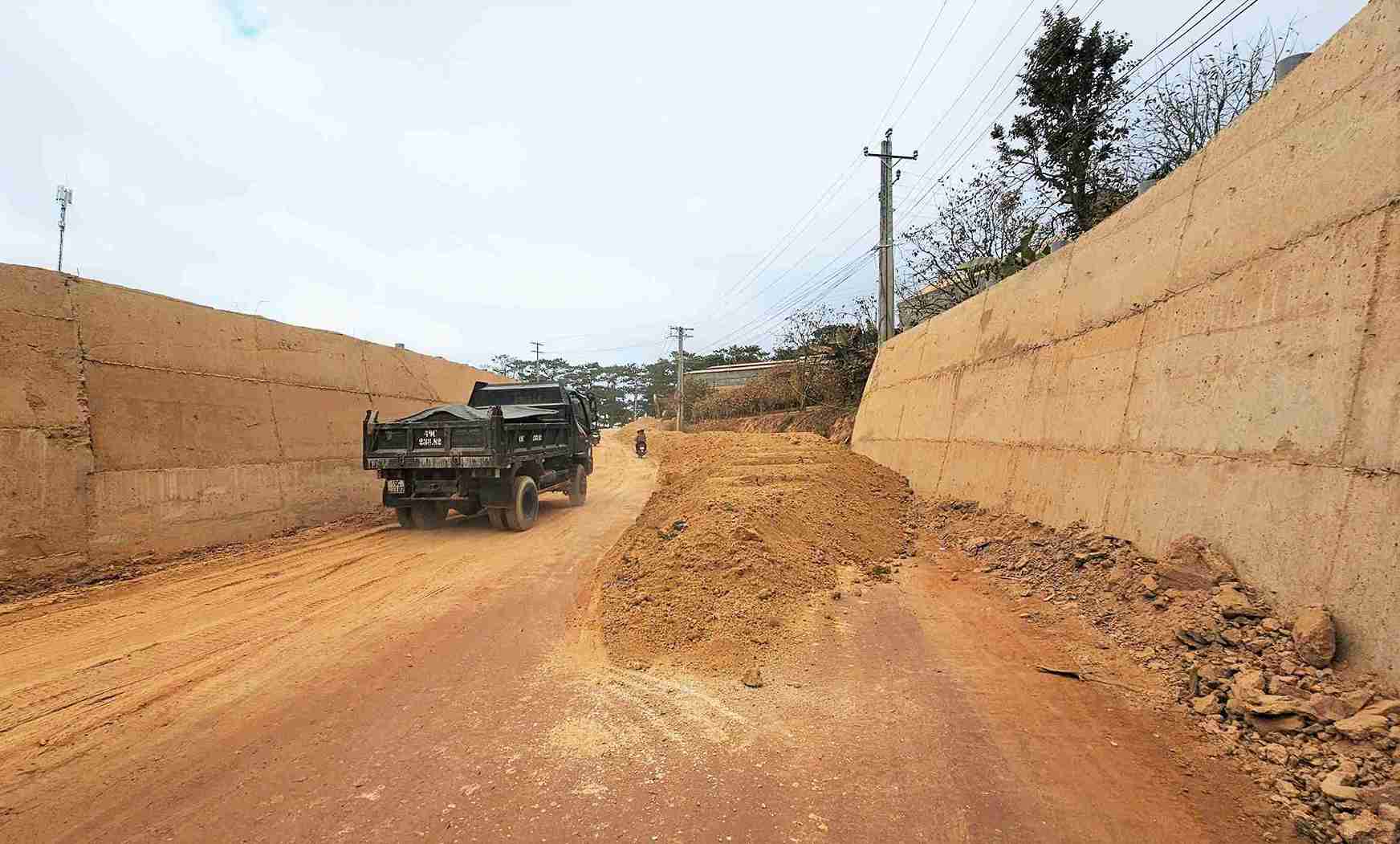 Do vuong mat khien tuyen duong 