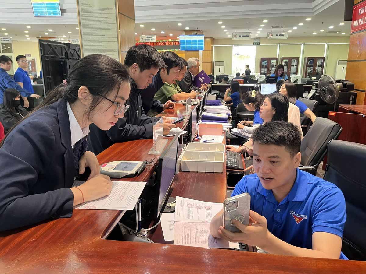 The entire Party and people are moving towards the 14th Party Congress. Photo: Nguyen Nam/VNA