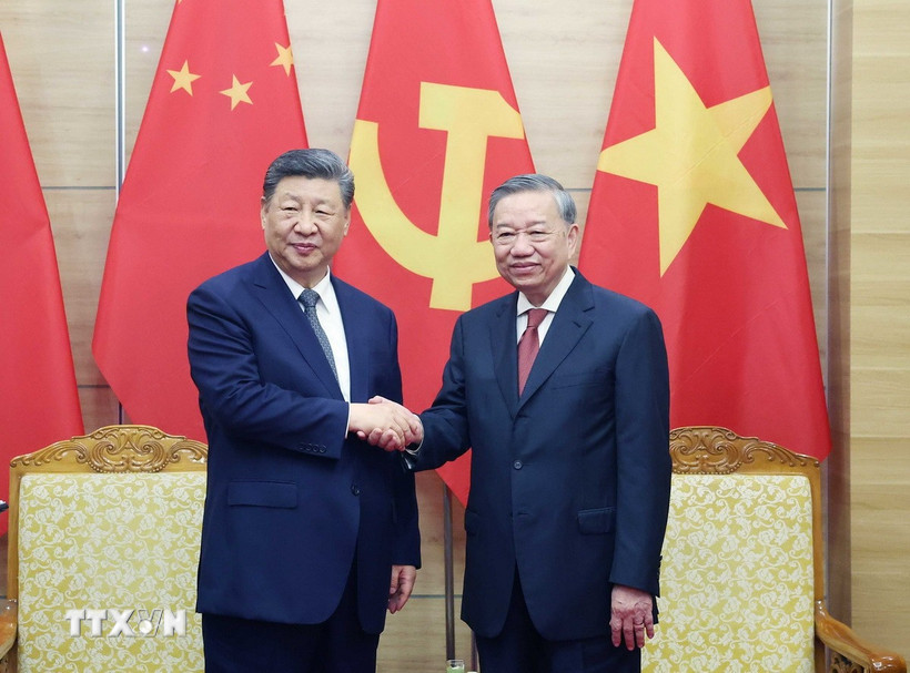 General Secretary To Lam and General Secretary, President of China Xi Jinping. The two leaders exchanged congratulatory messages on the 76th anniversary of the establishment of diplomatic relations between Vietnam and China. Photo: VNA
