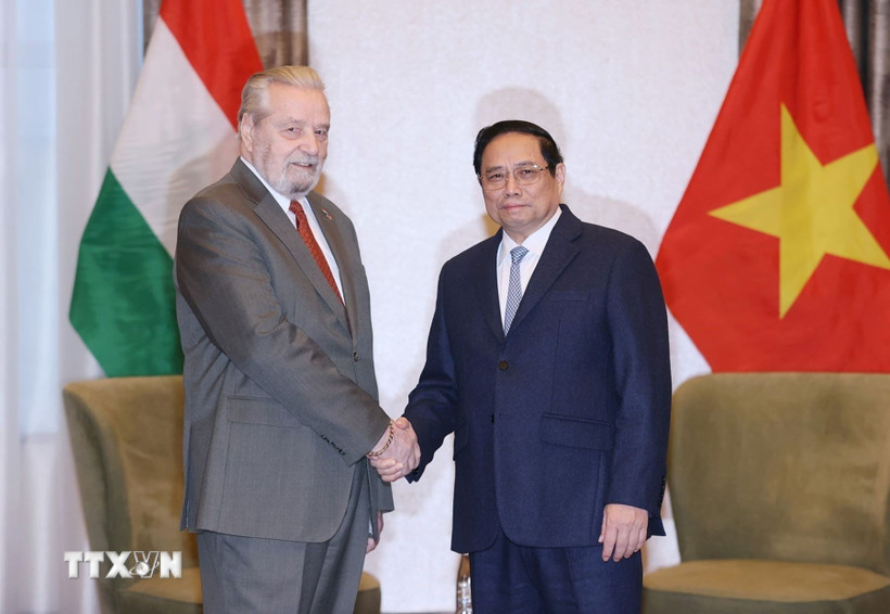 Politburo member, Prime Minister Pham Minh Chinh receives Chairman of the Hungarian-Vietnamese Friendship Association Botz Laszlo, on his official visit to Hungary in January 2024. Photo: VNA