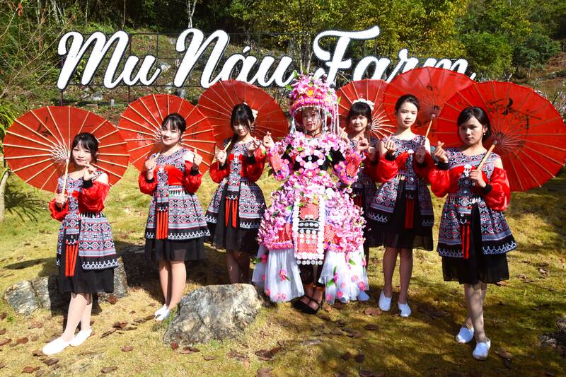 Cac doi thi nhom thoi trang thuc canh. Anh: Trung Hai