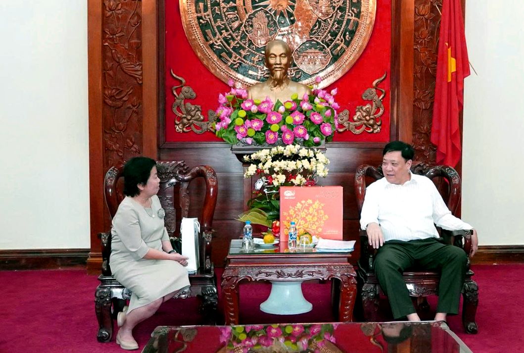 Tai buoi lam viec voi Chu tich UBND tinh Dong Thap Pham Thanh Ngai (phai anh) dai dien lanh dao Cong ty Co phan Vinh Hoan da de xuat xay dung du an Bao tang ca tra. Anh: Cong thong tin dien tu tinh Dong Thap