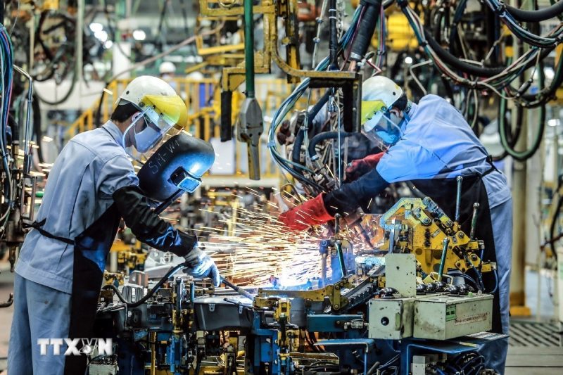 Day chuyen han khung xe oto tai Cong ty oto Toyota Viet Nam, von dau tu cua Nhat Ban. Anh: Danh Lam TTXVN 