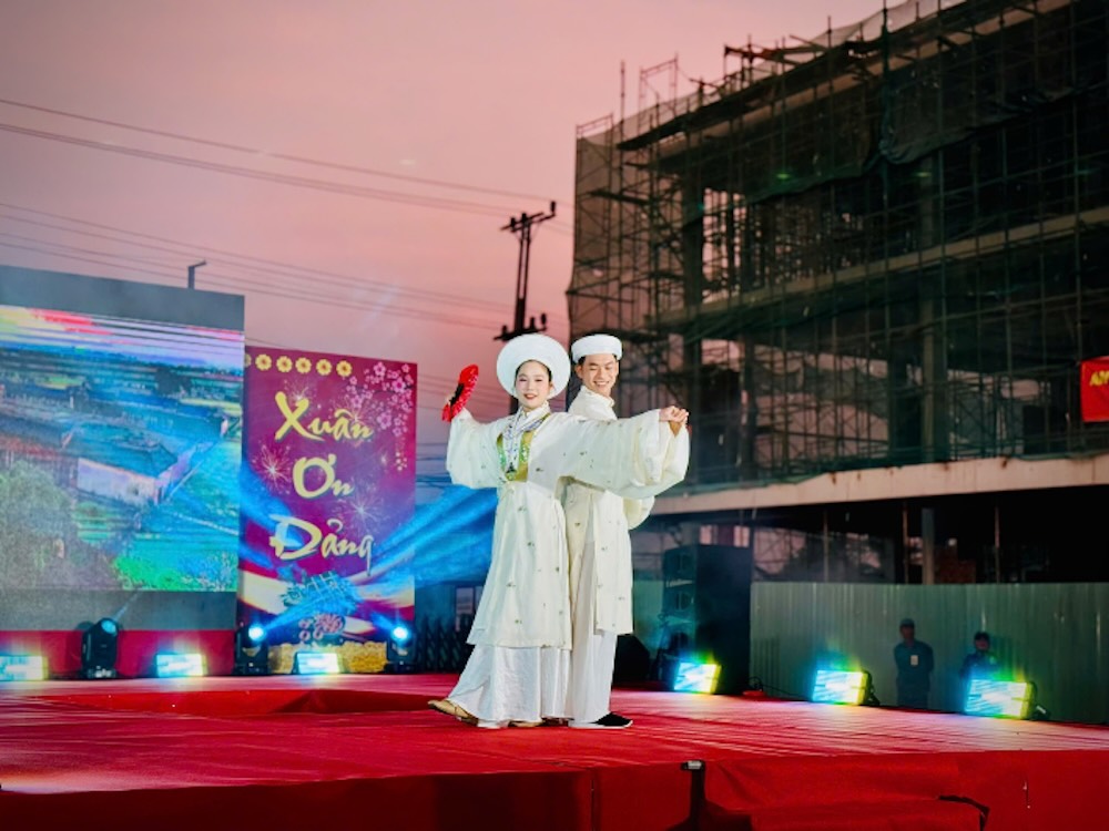 Cac doi thi tham gia Hoi thi trinh dien trang phuc co truyen Viet Nam mung Xuan Binh Ngo 2026. Anh: Luu Hung.