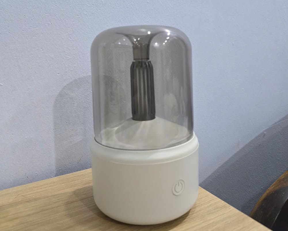 Please note a few tips when choosing essential oil steamers for small bedrooms to use effectively. Photo: Tuan Dat