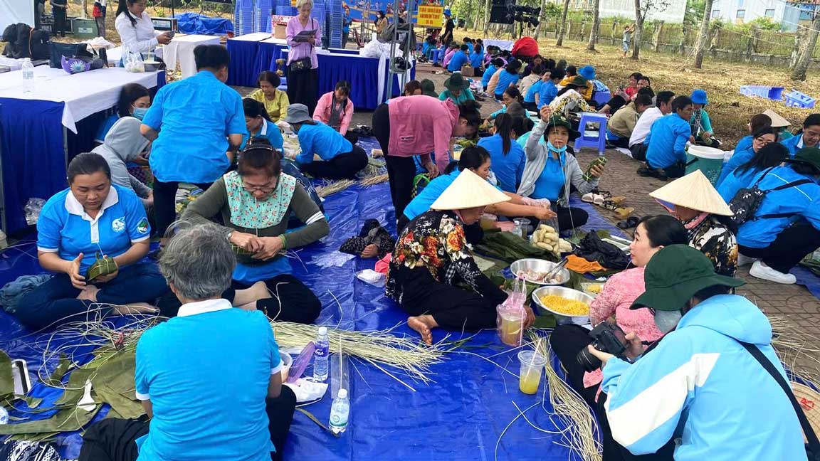 Can Tho City Trade Union plans to organize the "Traditional Tet cake wrapping" contest to improve spiritual life, contributing to taking care of union members and workers during Tet. Photo: Can Tho City Labor Federation