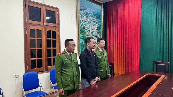 Tạm giữ lái xe trong vụ lật xe khách trên Quốc lộ 6, 4 người thương vong. Ảnh: Công an Sơn La