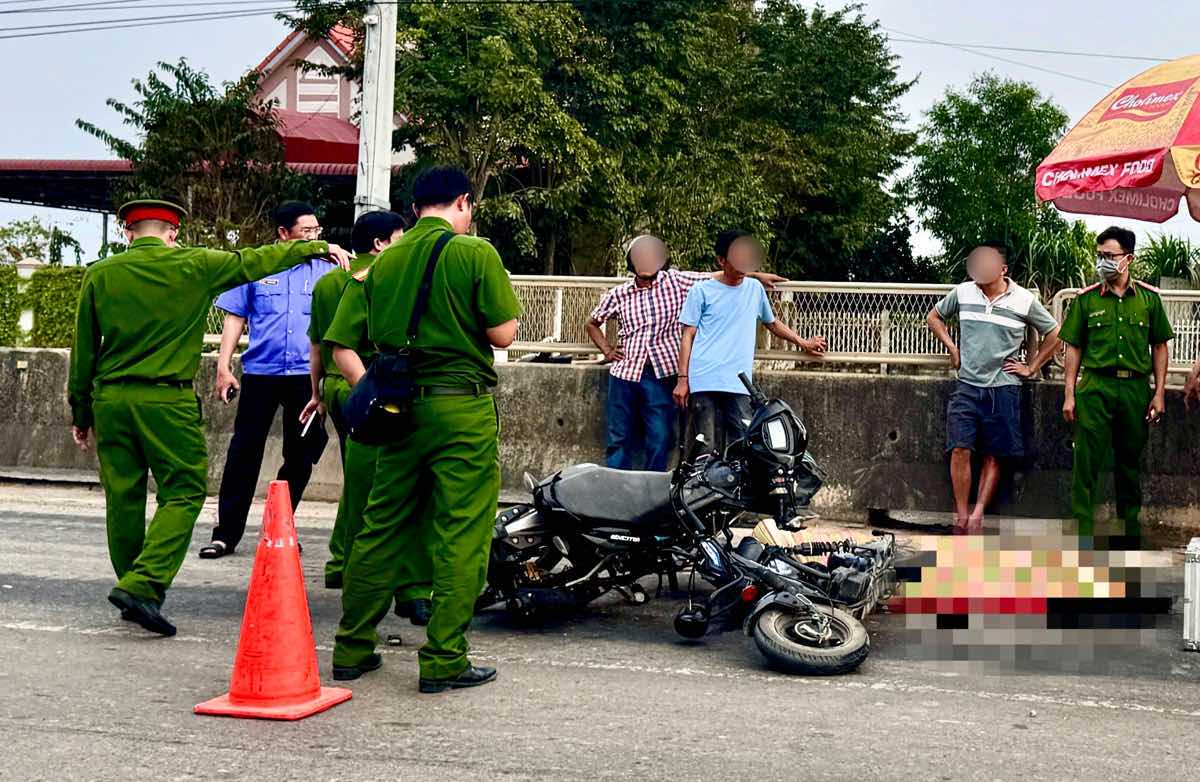 Hien truong vu tai nan khien 2 nguoi thuong vong. Anh: Duy Tuan 