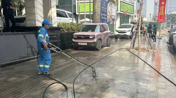 Tang cuong ve sinh moi truong khu vuc My Dinh phuc vu Dai hoi XIV. Anh: Cong Trinh